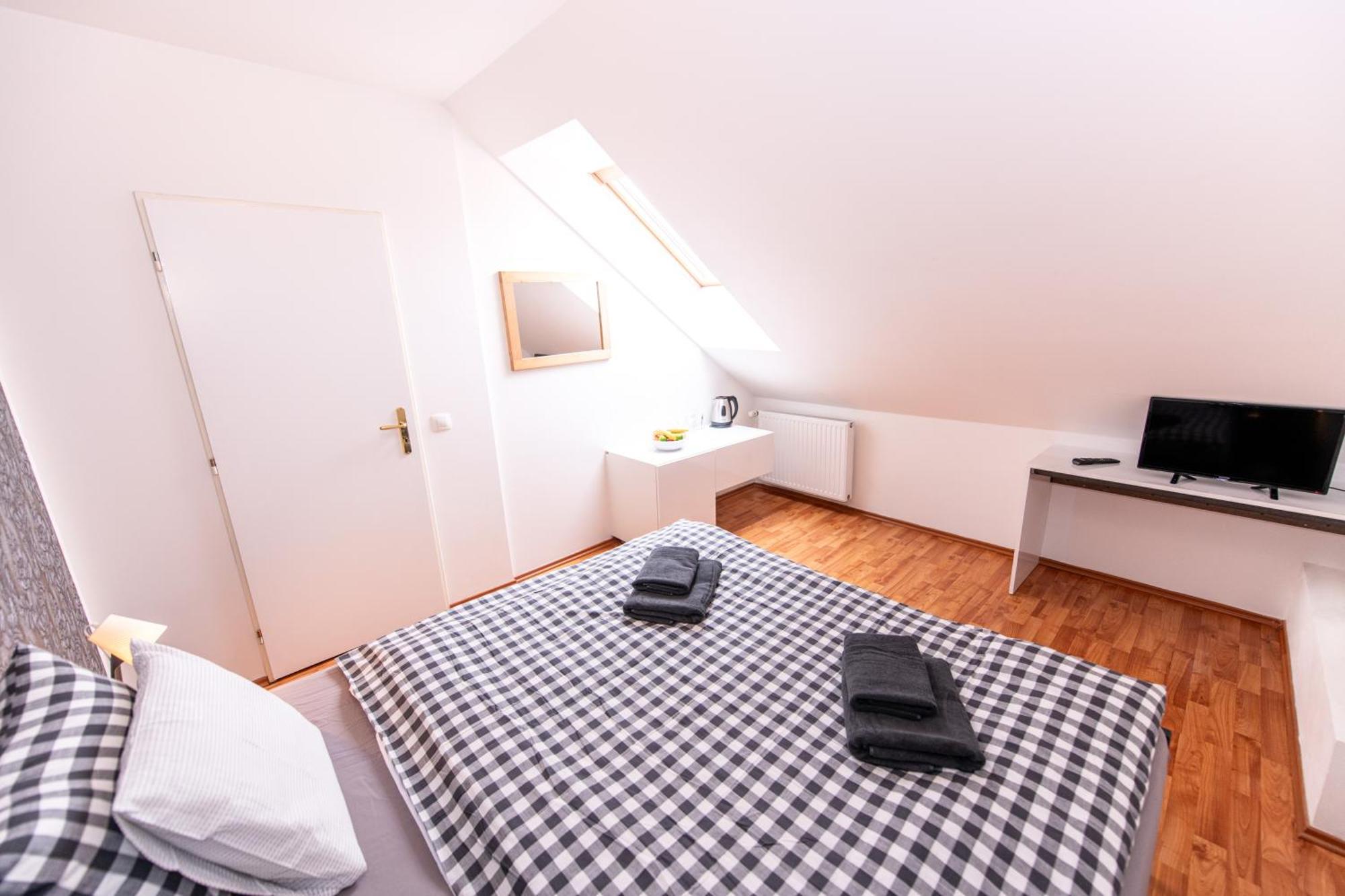 Penzion Stříbrná Lhota Mníšek pod Brdy Exteriér fotografie